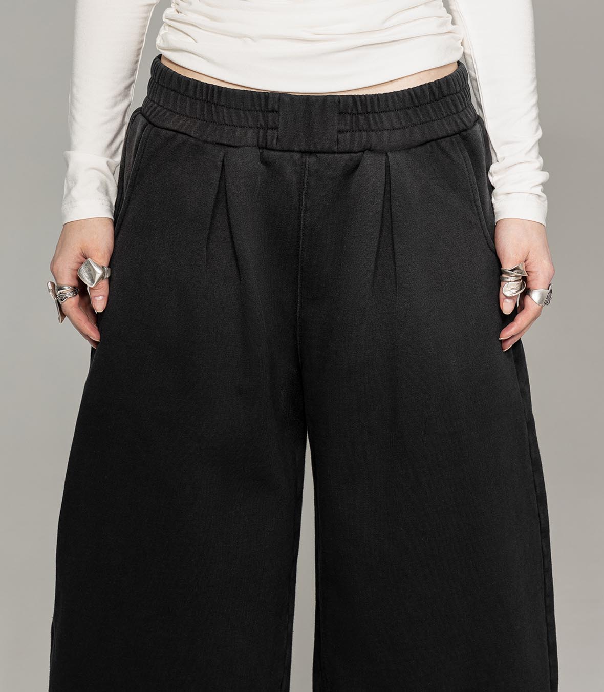 Low-Rise Baggy Sweatpants