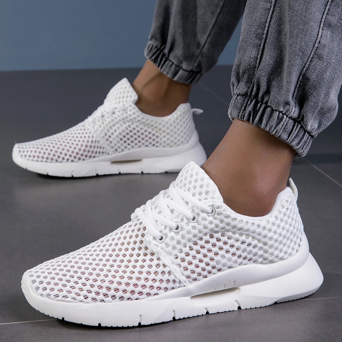 Nova Mesh Sneakers