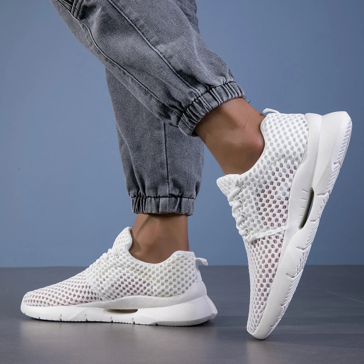 Nova Mesh Sneakers